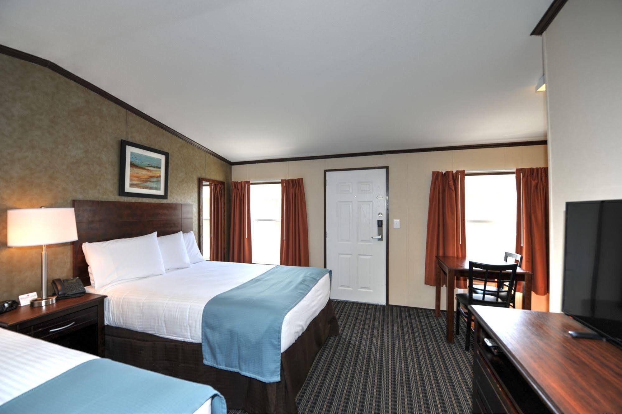 Instalodge Hotel And Suites Karnes City Zewnętrze zdjęcie