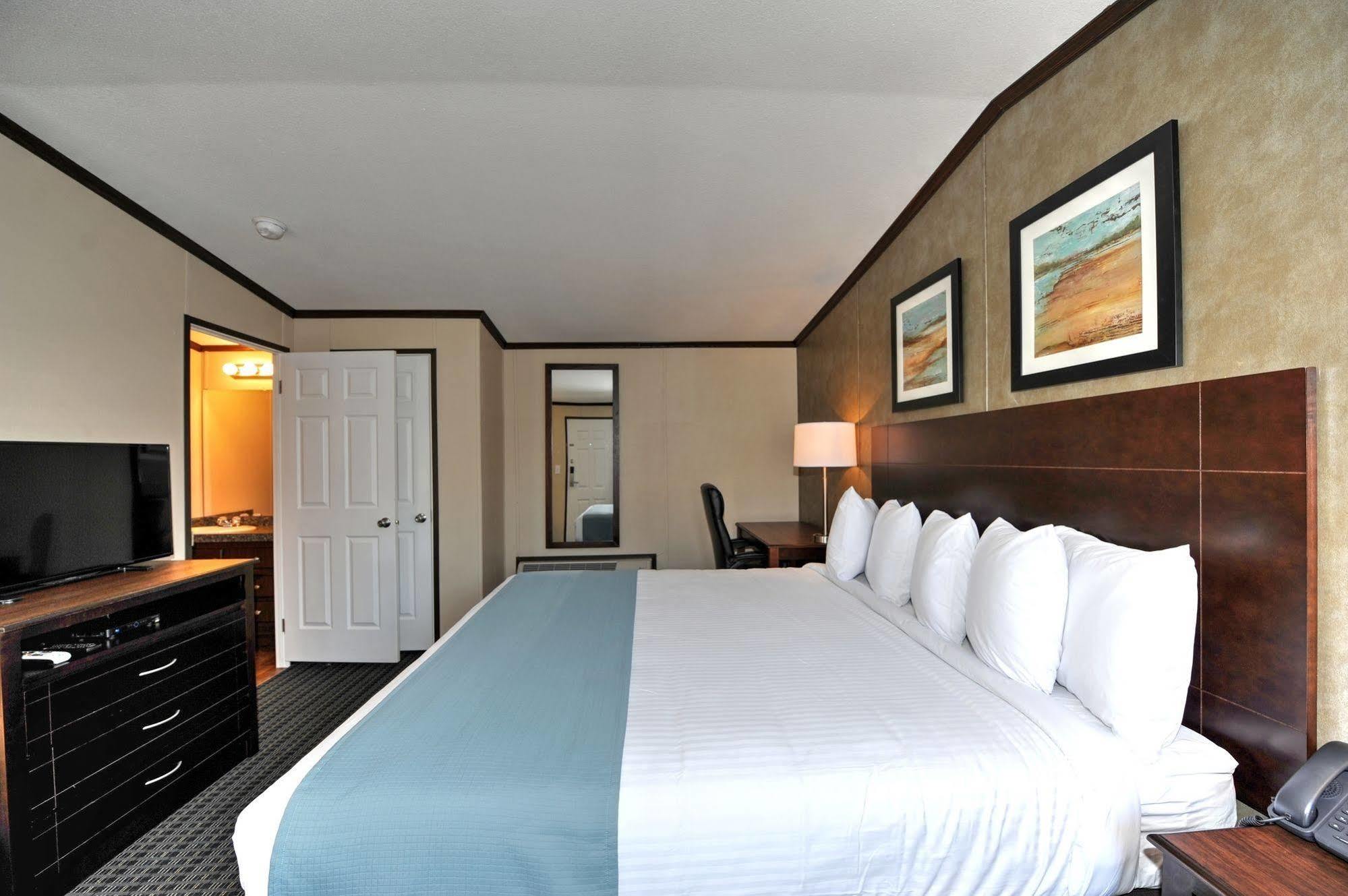 Instalodge Hotel And Suites Karnes City Zewnętrze zdjęcie