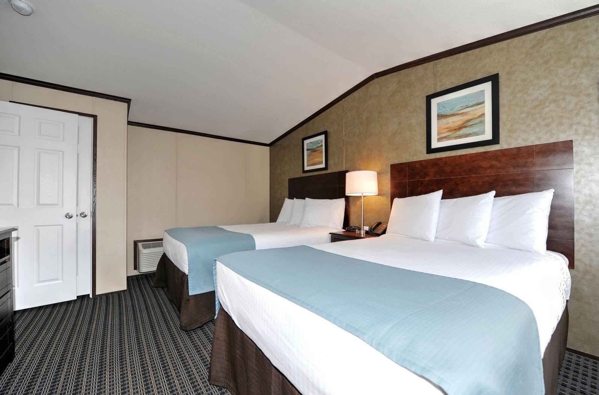 Instalodge Hotel And Suites Karnes City Zewnętrze zdjęcie