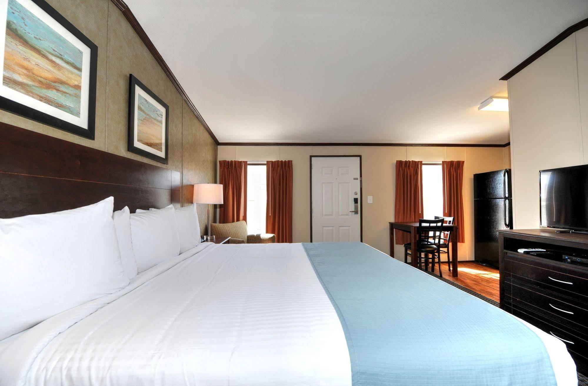 Instalodge Hotel And Suites Karnes City Zewnętrze zdjęcie